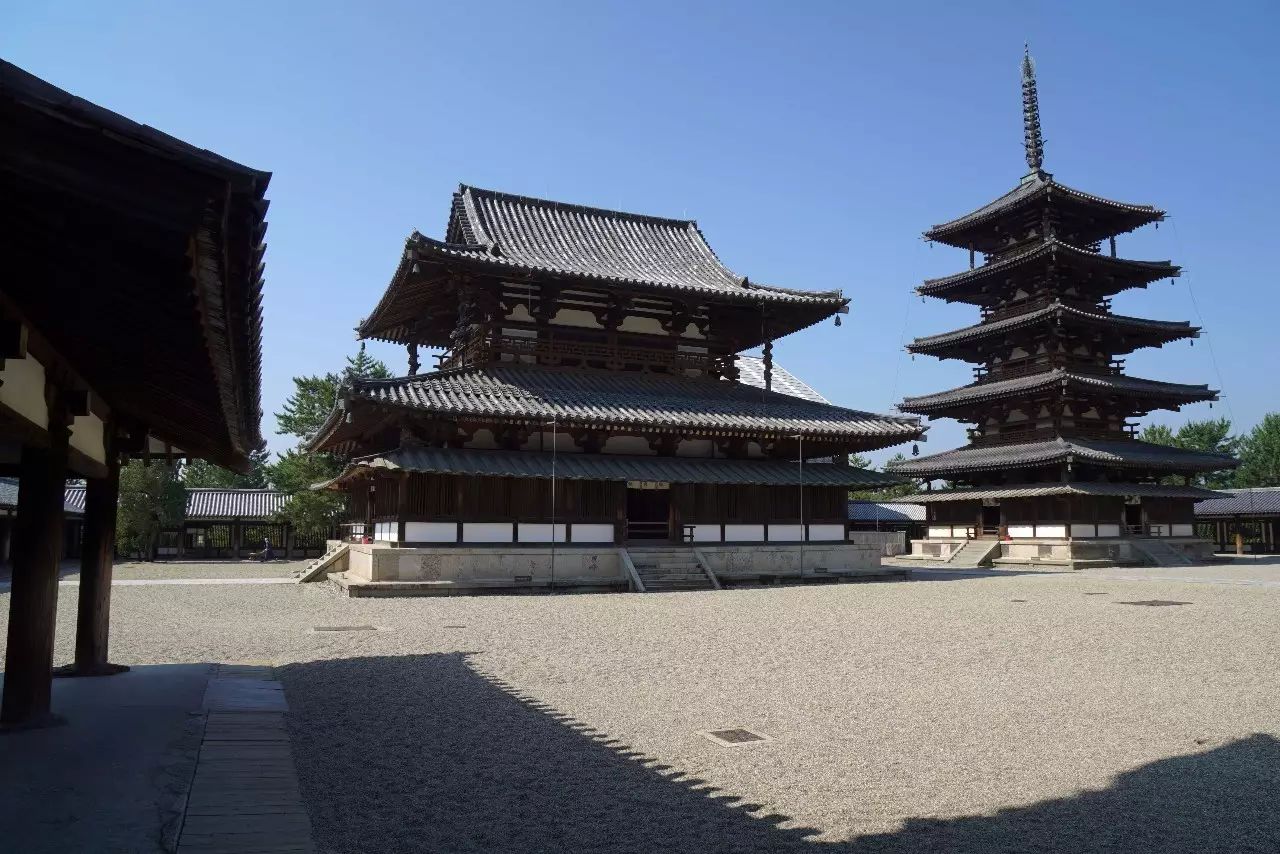pic11_法隆寺：金堂（左）和五重塔（右）.jpg